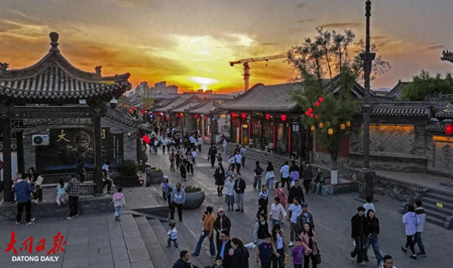 “五一”假期大同古城夜游人气爆棚
