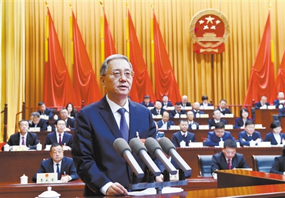 谷明作市人大常委会工作报告。李冬宾摄