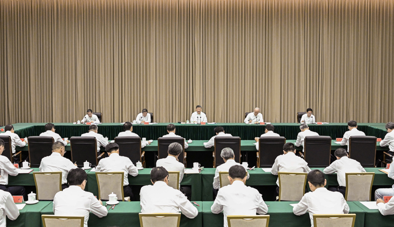 11月6日，中共中央总书记、国家主席、中央军委主席习近平在海南三亚听取海南自贸港建设工作汇报，发表了重要讲话。新华社记者 申宏 摄