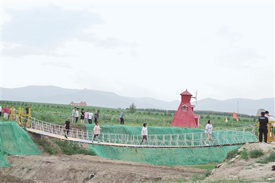 图为左云县长城小镇。于宏摄