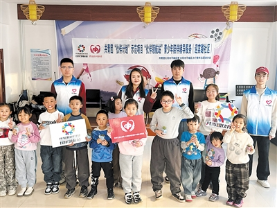 图为参加活动的青少年和儿童合影。孙露摄