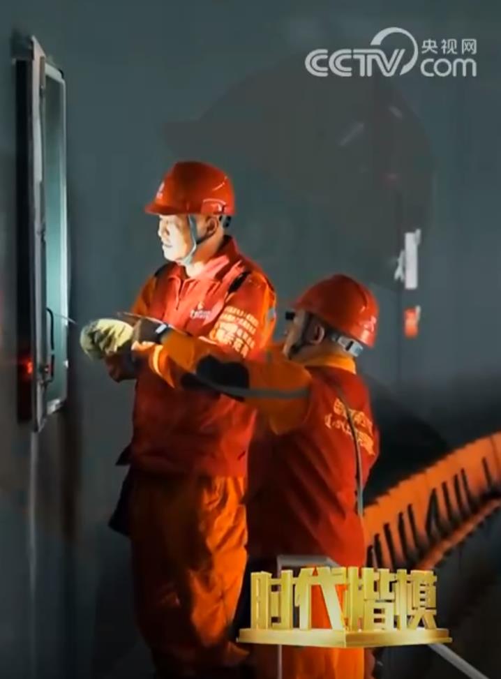 中央宣传部授予高新连心桥党员服务队“时代楷模”称号