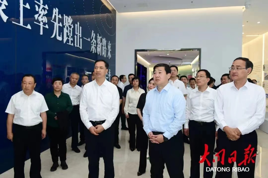 9月16日，张家口市党政考察团参观大同经济技术开发区创新展示厅，听取园区规划和产业布局、招商引资的介绍，了解经开区“六新”产业集聚发展情况。张燕伟 摄