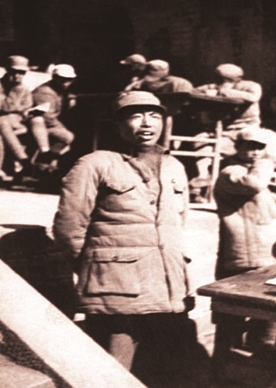 1939年10月，为制止反共逆流，彭德怀给新军决死第一纵队干部作《克服目前政局主要危险，坚持华北抗战》的报告。