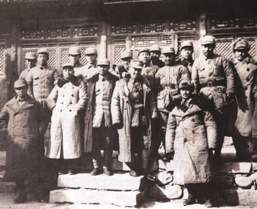 1940年2月，八路军第一二〇师，决死第二、第四纵队，暂编第一师，工卫旅和晋西南、晋西北区部分领导人在兴县。