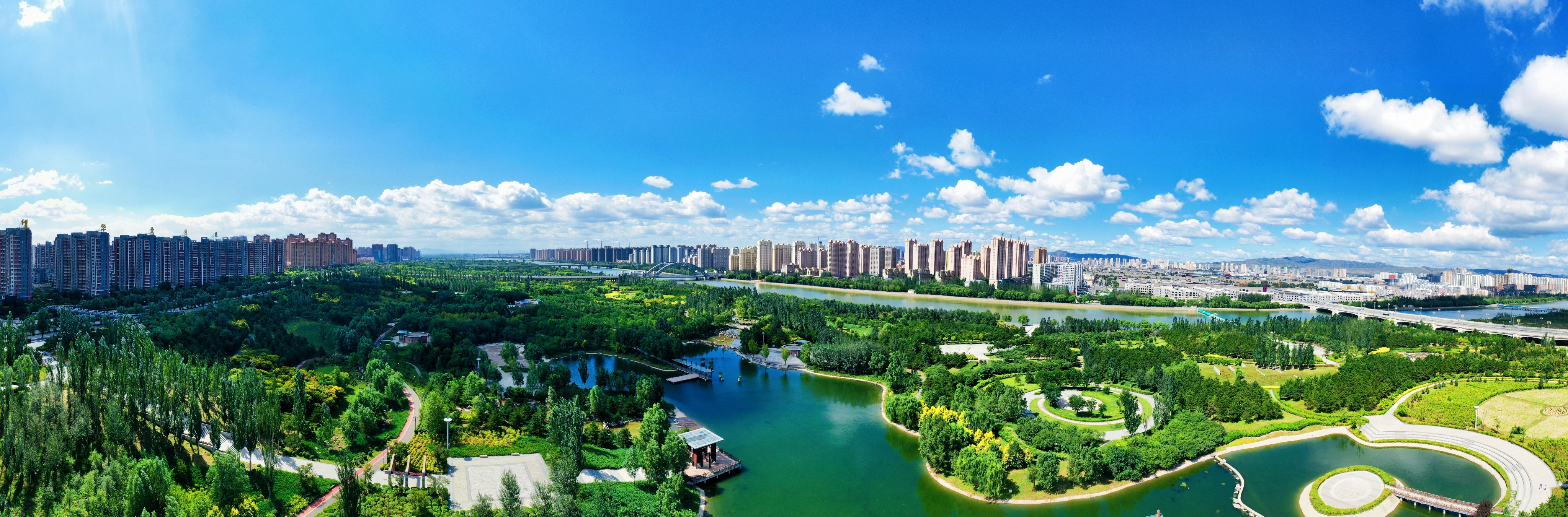 /website-webapp/ewebeditor/uploadfile/一水护城将绿绕 两岸清风送“蓝”来（大同市御河两岸风景）
