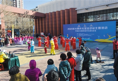 图为平城区文瀛湖街道华北星社区站运动会比赛现场。戎禹仁摄