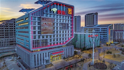 图为落户我市的京东物流客户服务中心。张占兵摄