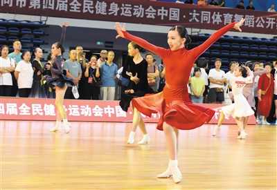 图为正在进行的11岁单人精英组L第一组决赛。于宏 摄