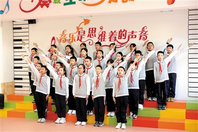 图为平城区49校举办朗诵比赛。韩堃 摄 图为平城区49校举办朗诵比赛。韩堃 摄