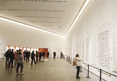 图为殷宪先生书法作品纪念展现场。韩堃摄