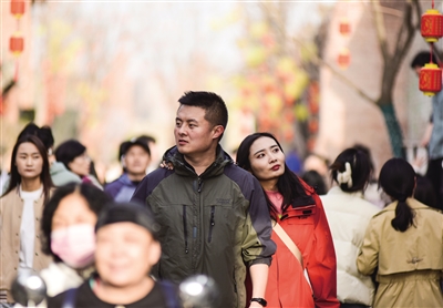 大同古城东南邑历史文化街区成为网红打卡地。于宏摄