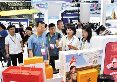 我市省市级专业镇及企业亮相中博会秀“本领” 李冬宾摄
