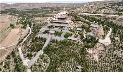 图为俯瞰省级文物保护单位焦山石窟寺。韩堃摄