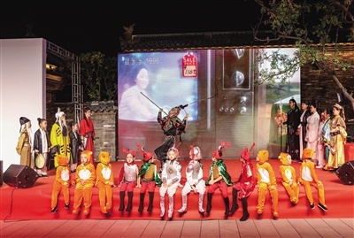 图为舞台情怀剧演出现场。韩堃摄