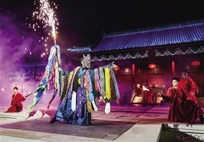 图为中秋假期代王府推出的对月祈福仪式中的舞蹈表演。韩堃摄 图为中秋假期代王府推出的对月祈福仪式中的舞蹈表演。韩堃摄