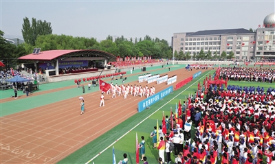 图为2024年大同市中学生田径运动会场景。戎禹仁摄
