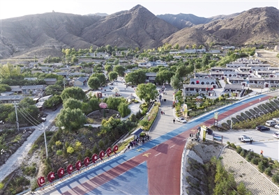 长城一号旅游公路的建设，推动沿线乡村旅游资源与产业深度融合，有力带动了乡村经济发展。张占兵摄