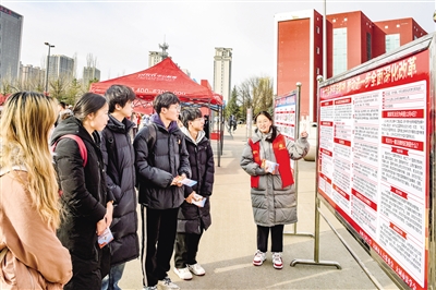 图为大同大学宪法宣传系列活动现场。韩堃摄