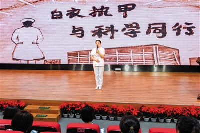 图为社会组代表声情并茂地讲述科学家精神。韩堃摄