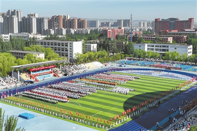 图为大同大学运动会开幕式现场。韩堃摄