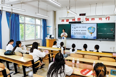 图为参加活动的选手进行教学片段展示。韩堃摄 图为参加活动的选手进行教学片段展示。韩堃摄