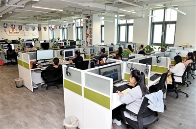 图为大同景烁数据科技有限公司科创园职场。李冬宾摄