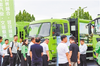 参会现场，耀邦集团展出的各类产品，以卓越性能与创新设计成为全场焦点。闫昌摄