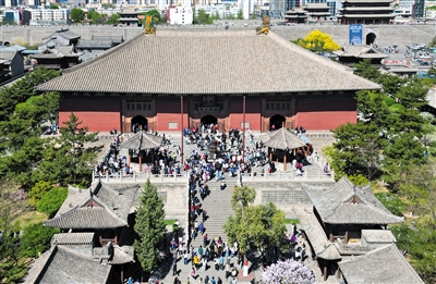 华严寺是中国现存年代较早、保存较完整的辽金寺庙建筑群，也是中国现存三大辽代寺院之一。资料照片