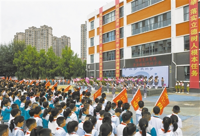 图为平城区14校主题教育活动现场。戎禹仁摄 图为平城区14校主题教育活动现场。戎禹仁摄