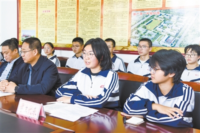 图为学生代表发言。韩堃摄