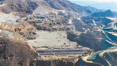 图为山西浑源抽水蓄能电站上水库大坝施工现场。张彩峰摄