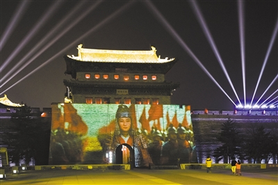 2025年1月24日,全国首个花木兰3D超写实数字人在大同古城东城墙和阳门惊艳亮相,为古老的城墙增添了现代科技与传统文化交融的独特魅力。韩堃摄(资料照片) 2025年1月24日,全国首个花木兰3D超写实数字人在大同古城东城墙和阳门惊艳亮相,为古老的城墙增添了现代科技与传统文化交融的独特魅力。韩堃摄(资料照片)
