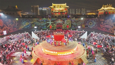 《如梦大同》《因为大同》《天下大同》3个精品演艺成为游客了解大同的文化窗口。图为《因为大同》演出现场。戎禹仁摄（资料照片）