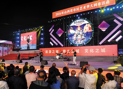 演出现场气氛热烈。戎禹仁摄