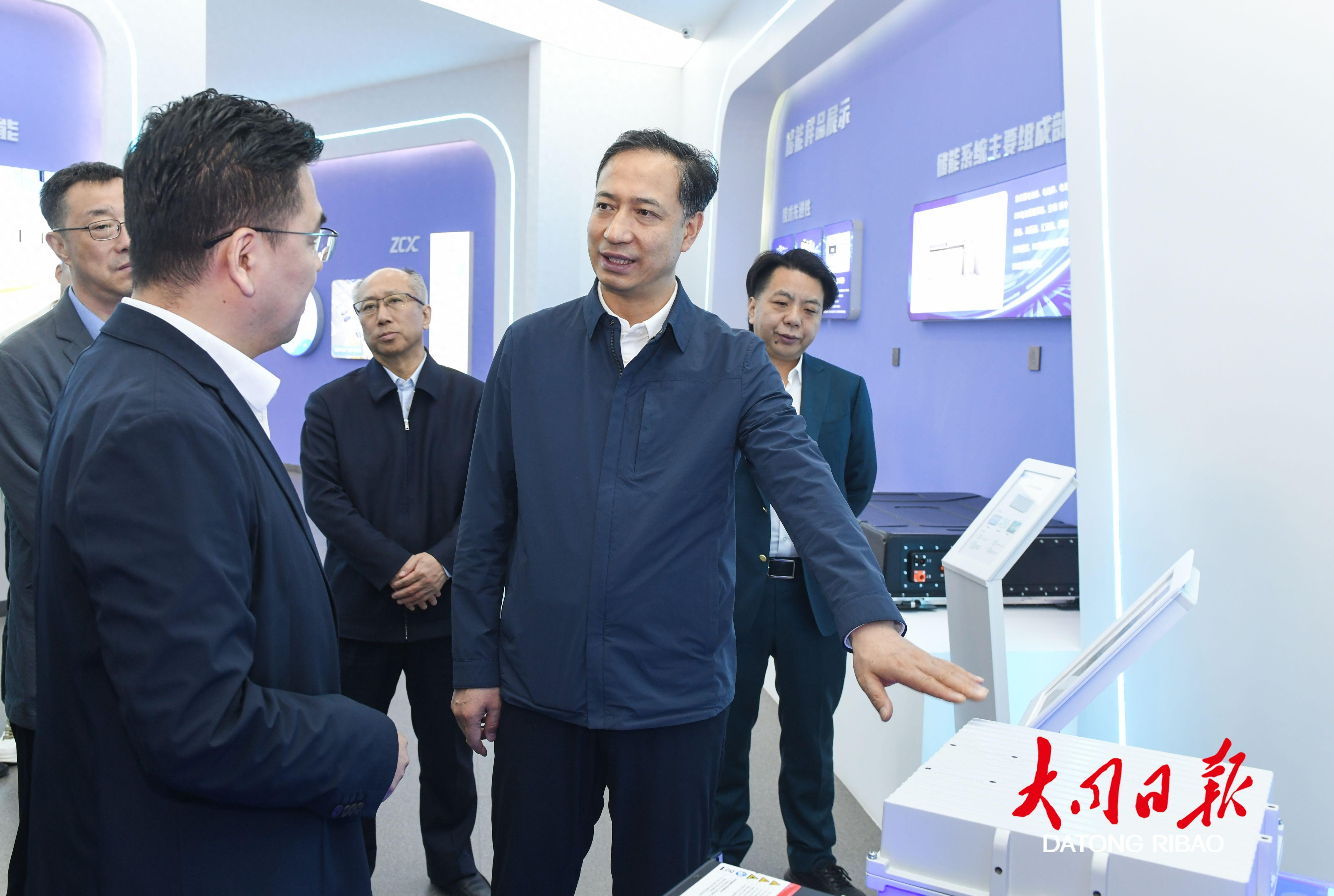 4月10日,省委常委,市委书记卢东亮在大同经开区国瑞储能产业园项目