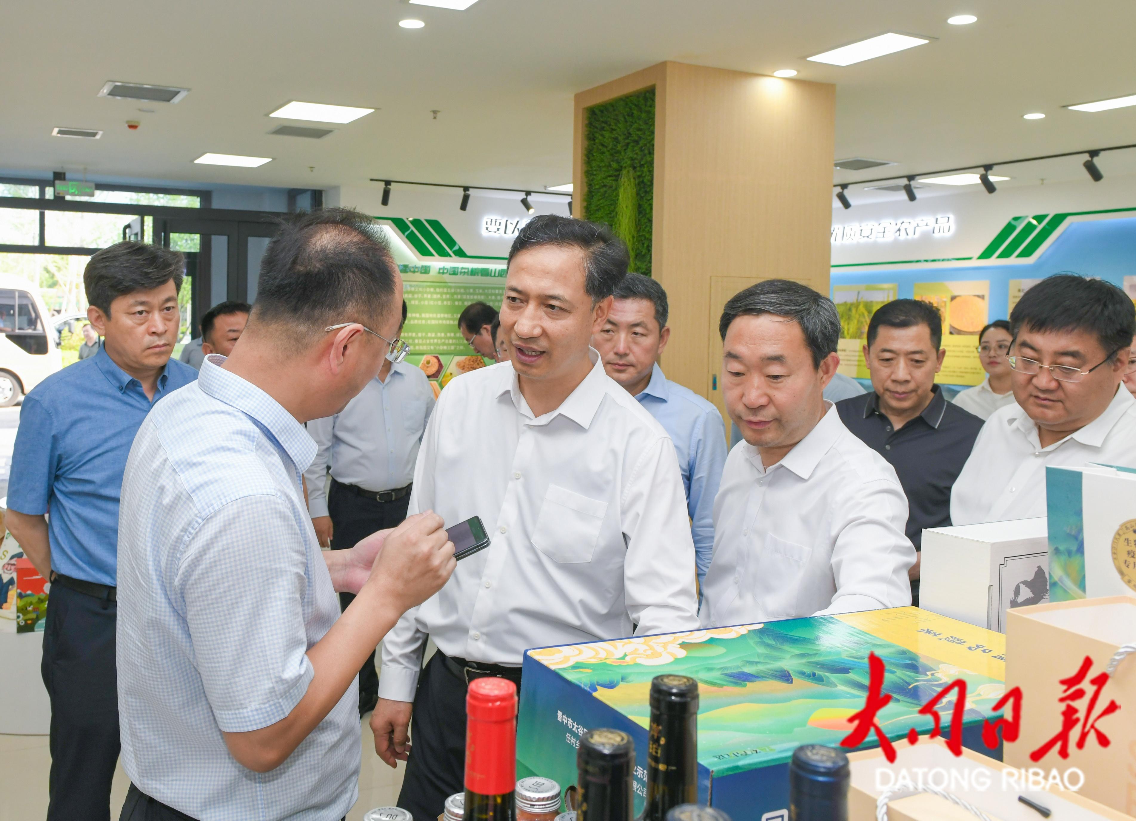 5月28日，省委常委、市委书记卢东亮率团赴晋中国家农高区学习考察。张燕伟摄