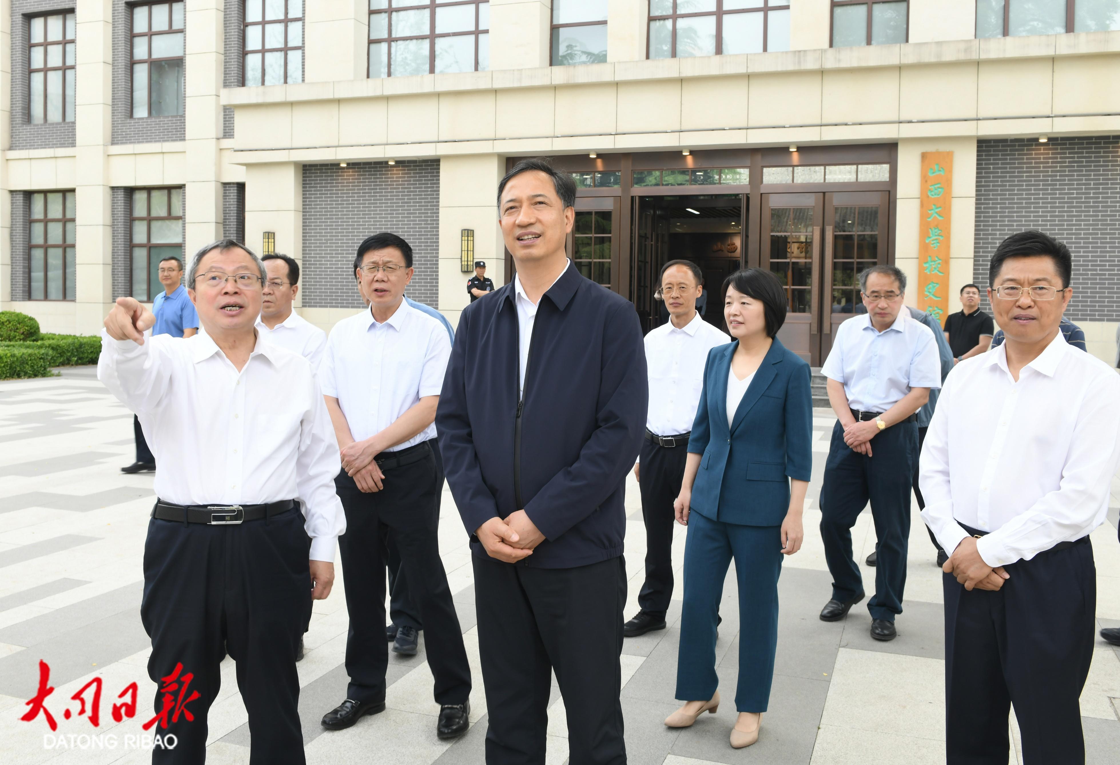 5月29日，省委常委、市委书记卢东亮带队赴山西大学考察时参观校史馆，了解学校历史沿革、学科布局、人才引育等情况。张燕伟摄