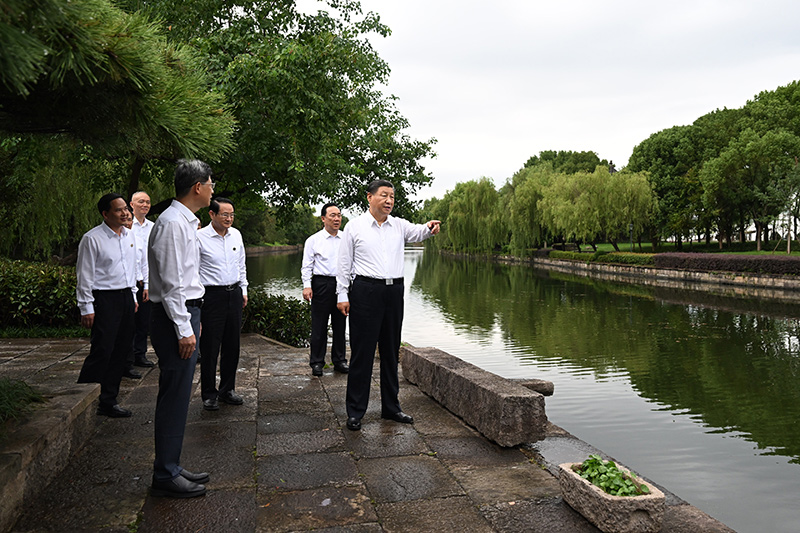 9月20日至21日，中共中央总书记、国家主席、中央军委主席习近平在浙江考察。这是20日下午，习近平在绍兴市浙东运河文化园考察。新华社记者　谢环驰　摄