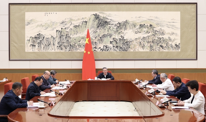 6月15日，国务院以“强化主体功能区战略实施，促进区域协调发展”为主题，进行第二十次专题学习。国务院总理李强主持学习。新华社记者 黄敬文 摄