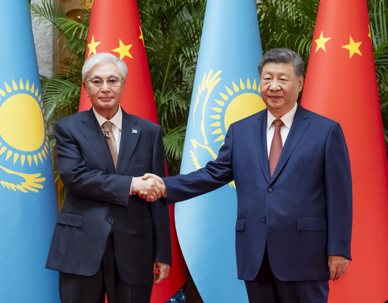 7月16日下午,国家主席习近平在上海西郊宾馆会见来华出席2026世界人工智能大会暨人工智能全球治理高级别会议的哈萨克斯坦总统托卡耶夫。新华社记者 翟健岚 摄