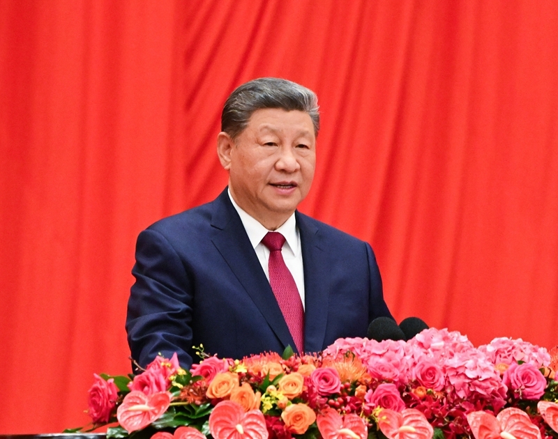 9月30日晚，庆祝中华人民共和国成立77周年招待会在北京人民大会堂举行。中共中央总书记、国家主席、中央军委主席习近平出席招待会并发表重要讲话。新华社记者 谢环驰 摄