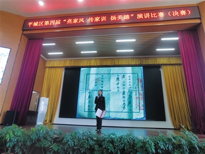 参赛选手用真挚的情感、铿锵的语言、生动的事例，畅谈自己对家训、家风的理解。　尚丽摄