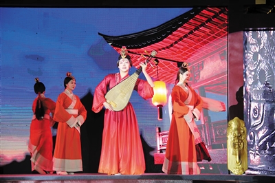平城区扎实推进文化惠民工程，丰富群众文化生活。图为昭君出塞演出场景。资料图片
