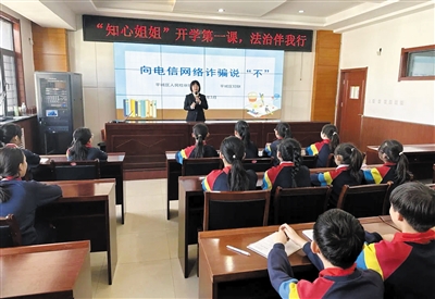 图为专题讲座现场。孙露摄