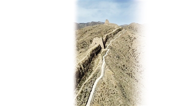 图为大同长城一号旅游公路天镇段雄姿。李小龙摄 图为大同长城一号旅游公路天镇段雄姿。李小龙摄