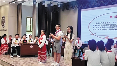古诗词大赛复赛现场。丁亚琴摄