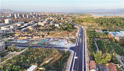 图为俯瞰长城一号旅游公路广灵段。于宏摄