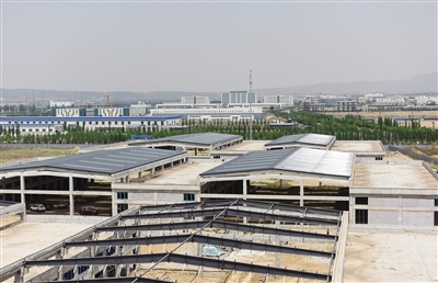 图为正在建设中的华兴大同农批城。于宏摄