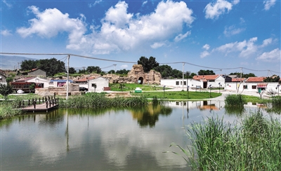 助马堡关城东门外美景